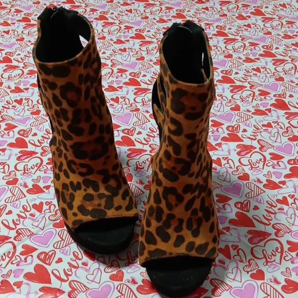 Sexy Leopard Heels - Picture 4 of 4